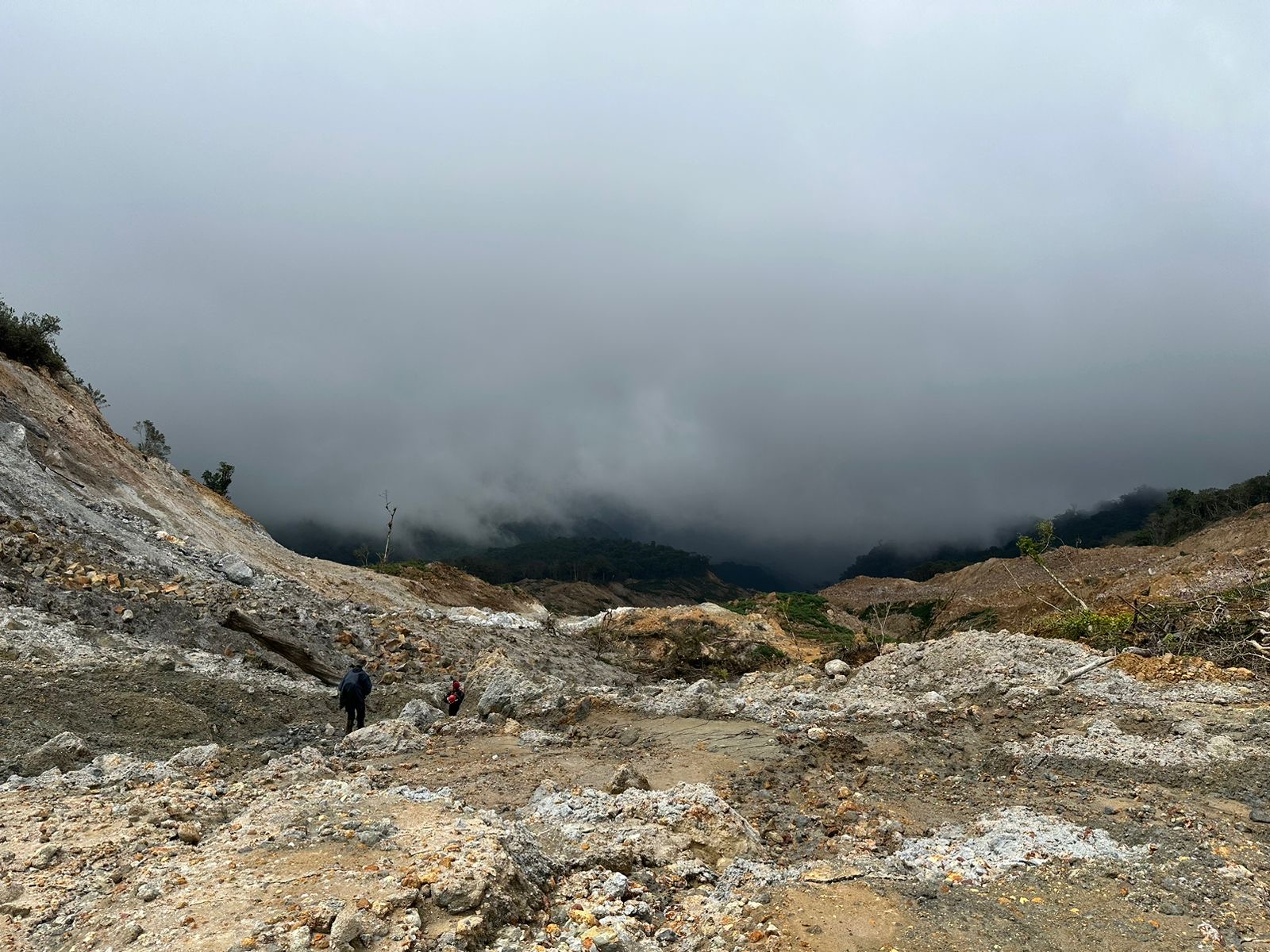 Deslizamiento Volcán Irazú — vista del área de monitoreo sísmico
